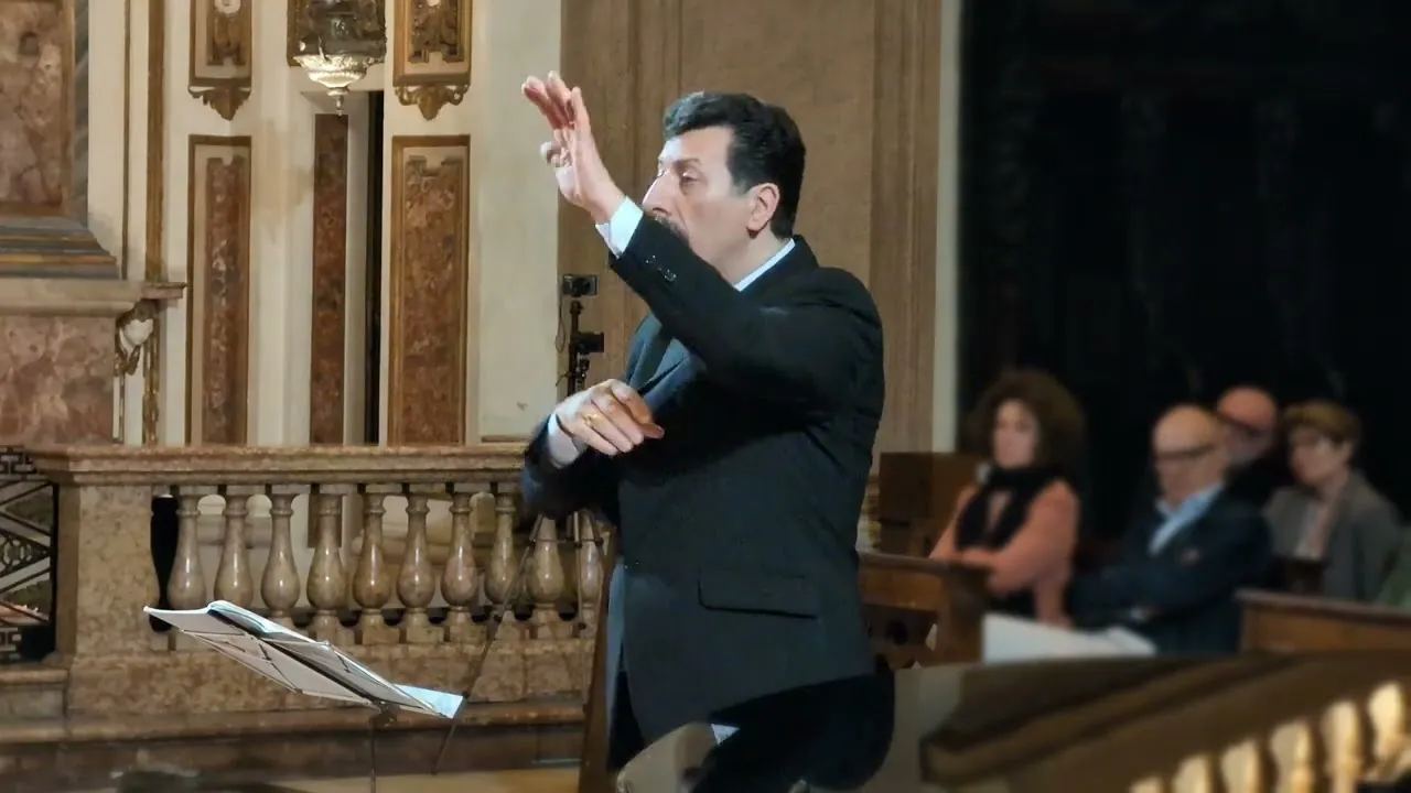 Il M° Cavallaro dirige il Requiem di Fauré nella chiesa di San Fedele